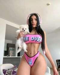 YENİ DOİMSUZ BOMBA TANİA