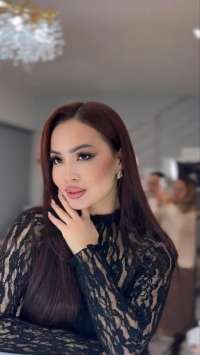 Yini genc bayan Dunyo