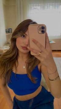 Yini genc bayan Dunyo