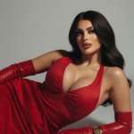 Esmer tenli escort Aleyna